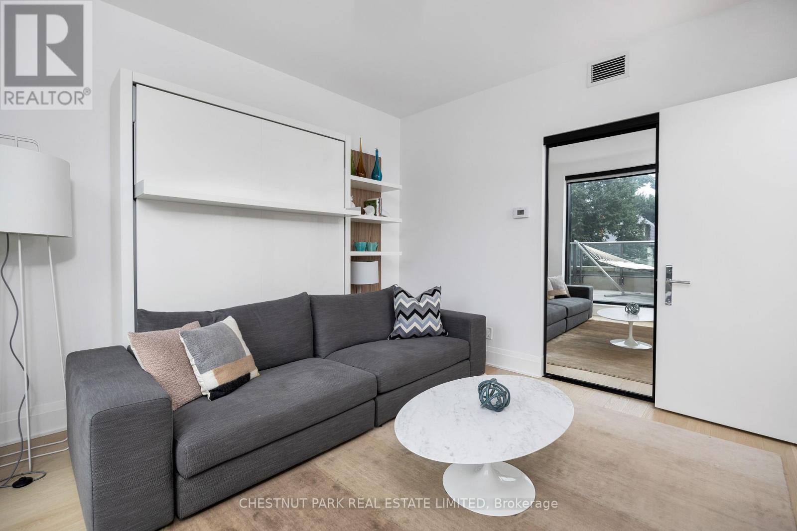 












75 FOXBAR ROAD

,
Toronto (Yonge-St. Clair),




Ontario
M4V2G5

