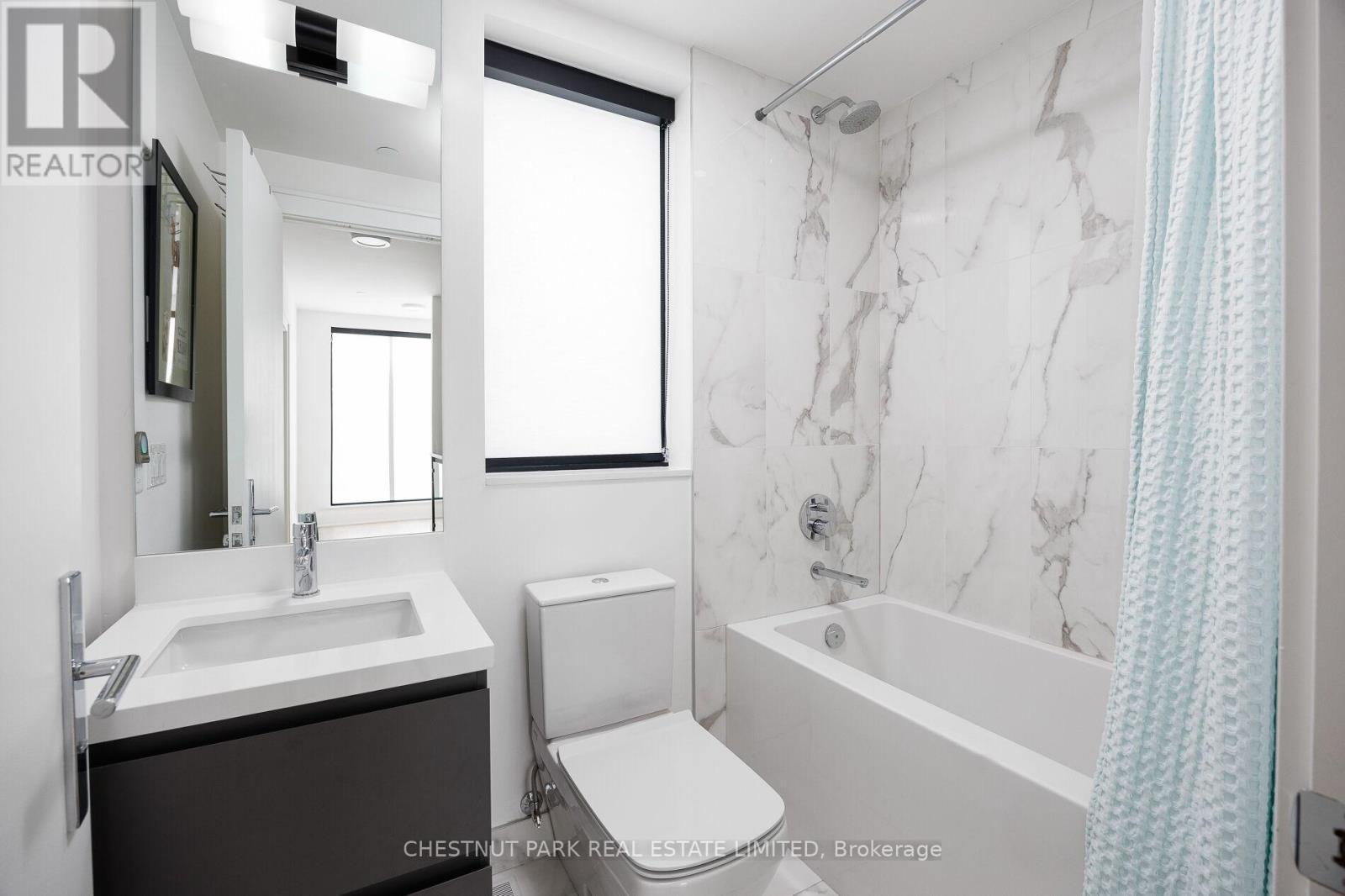 












75 FOXBAR ROAD

,
Toronto (Yonge-St. Clair),




Ontario
M4V2G5

