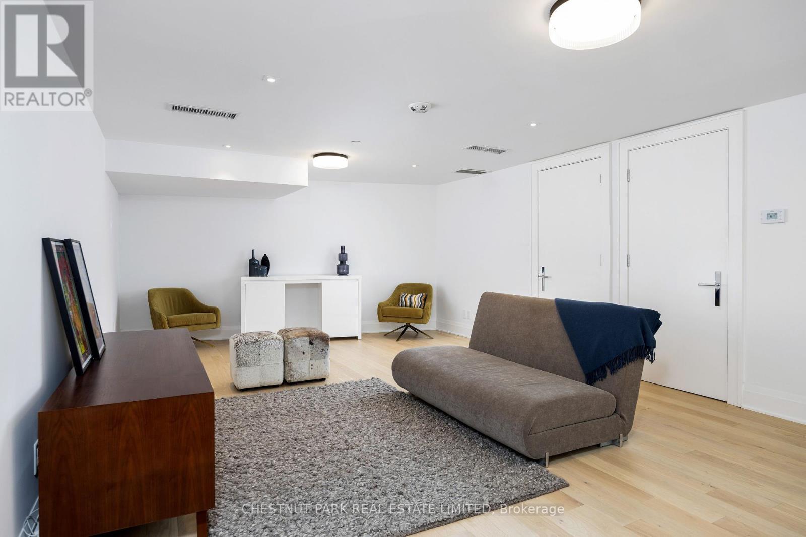 












75 FOXBAR ROAD

,
Toronto (Yonge-St. Clair),




Ontario
M4V2G5

