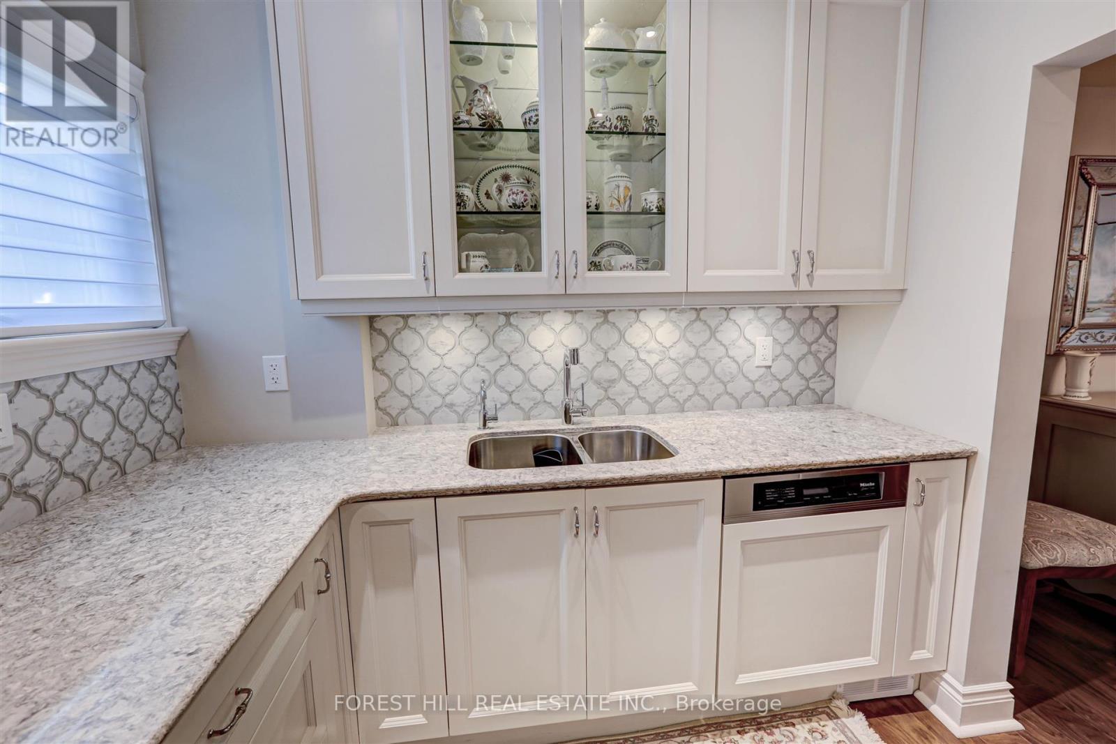 












465 SPADINA ROAD

,
Toronto (Forest Hill South),




Ontario
M5P2W5

