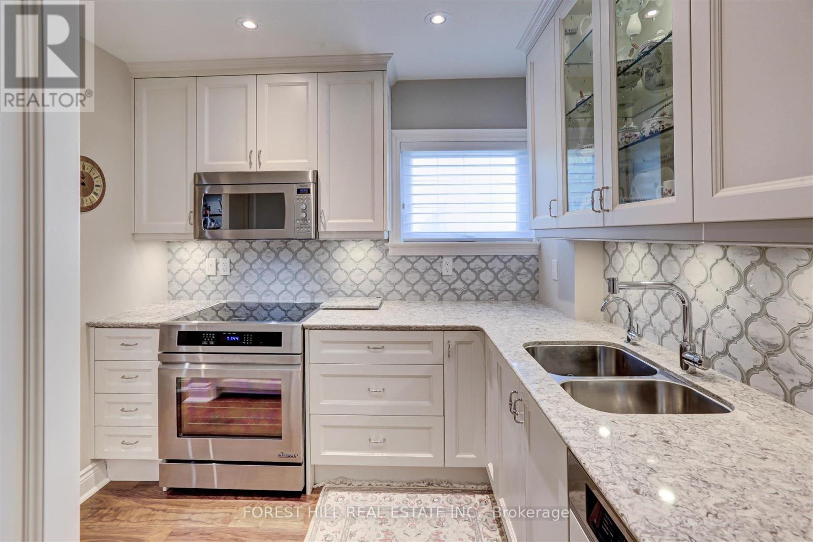 












465 SPADINA ROAD

,
Toronto (Forest Hill South),




Ontario
M5P2W5

