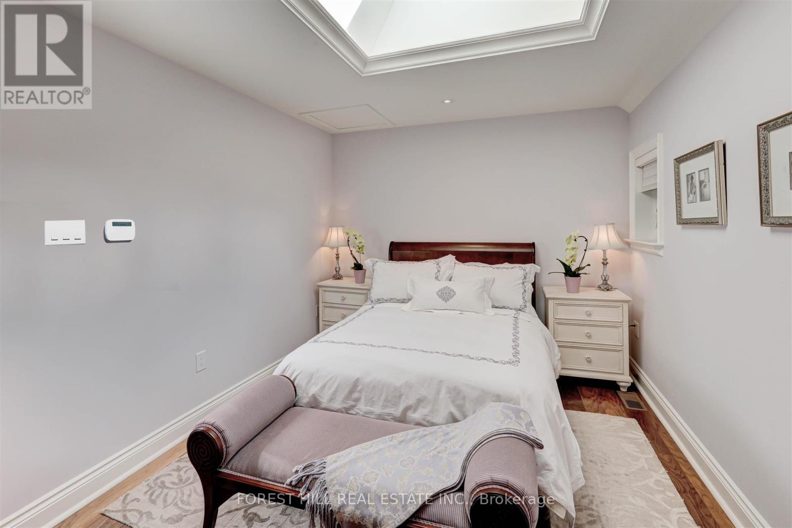 












465 SPADINA ROAD

,
Toronto (Forest Hill South),




Ontario
M5P2W5

