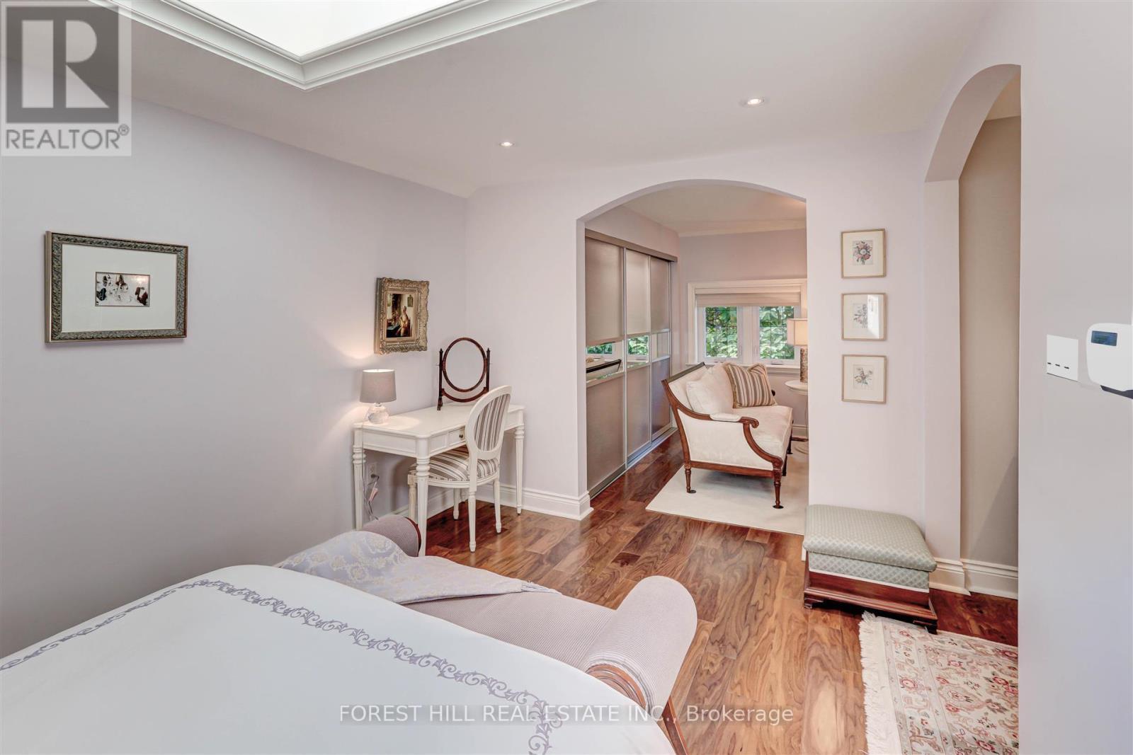 












465 SPADINA ROAD

,
Toronto (Forest Hill South),




Ontario
M5P2W5

