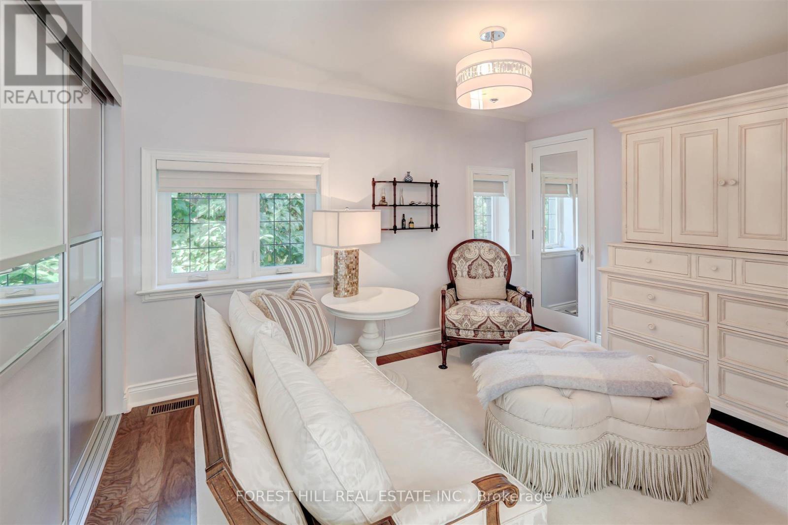 












465 SPADINA ROAD

,
Toronto (Forest Hill South),




Ontario
M5P2W5

