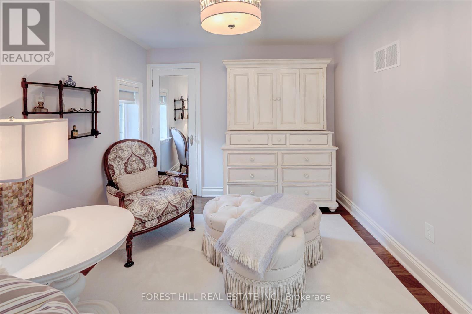 












465 SPADINA ROAD

,
Toronto (Forest Hill South),




Ontario
M5P2W5

