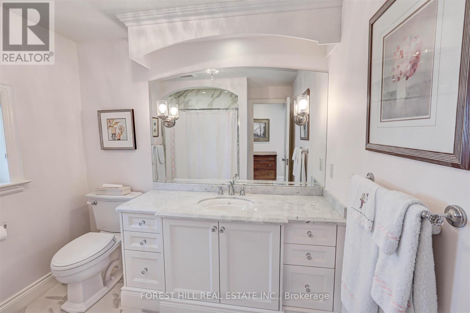 












465 SPADINA ROAD

,
Toronto (Forest Hill South),




Ontario
M5P2W5

