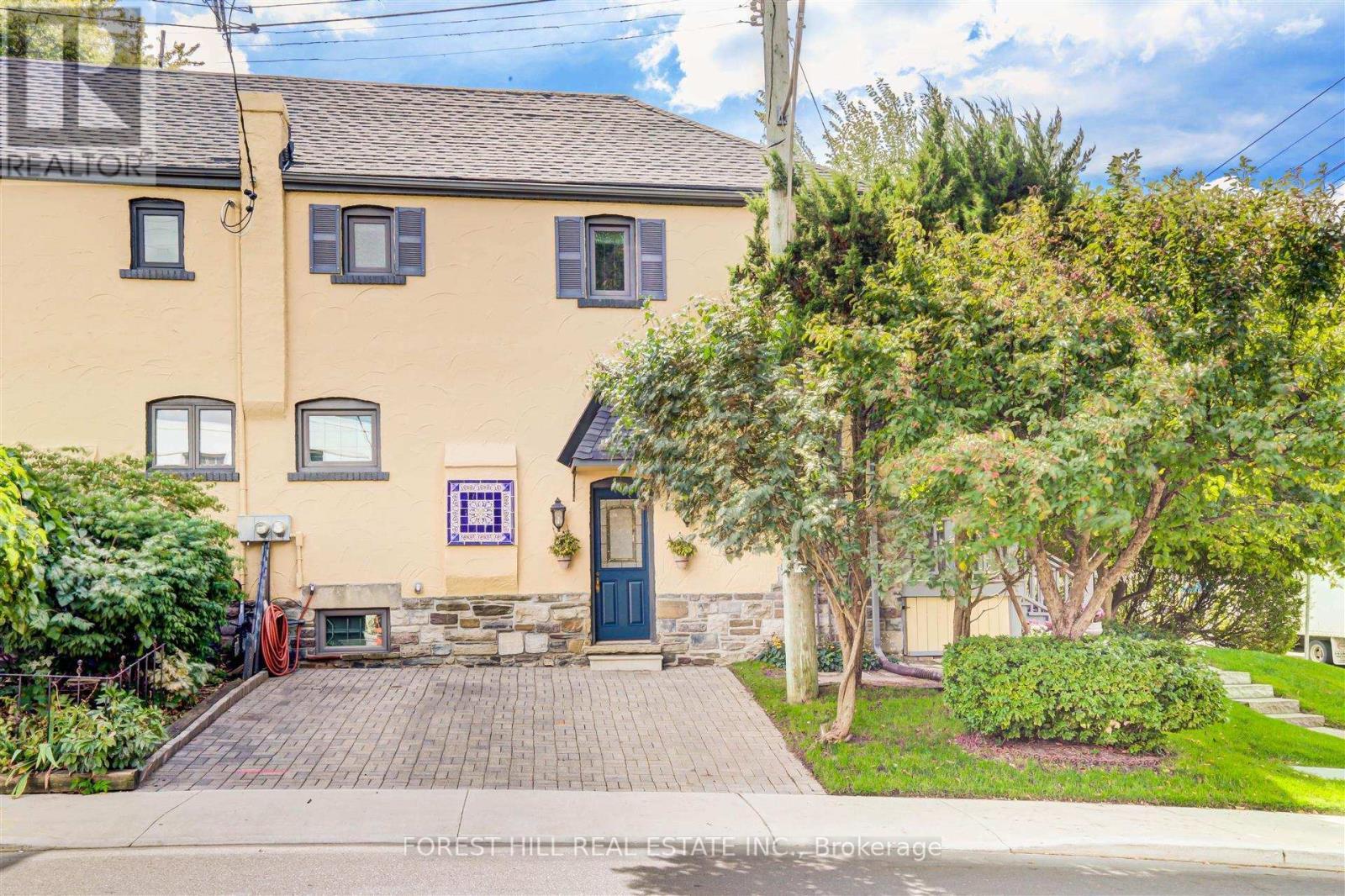 












465 SPADINA ROAD

,
Toronto (Forest Hill South),




Ontario
M5P2W5

