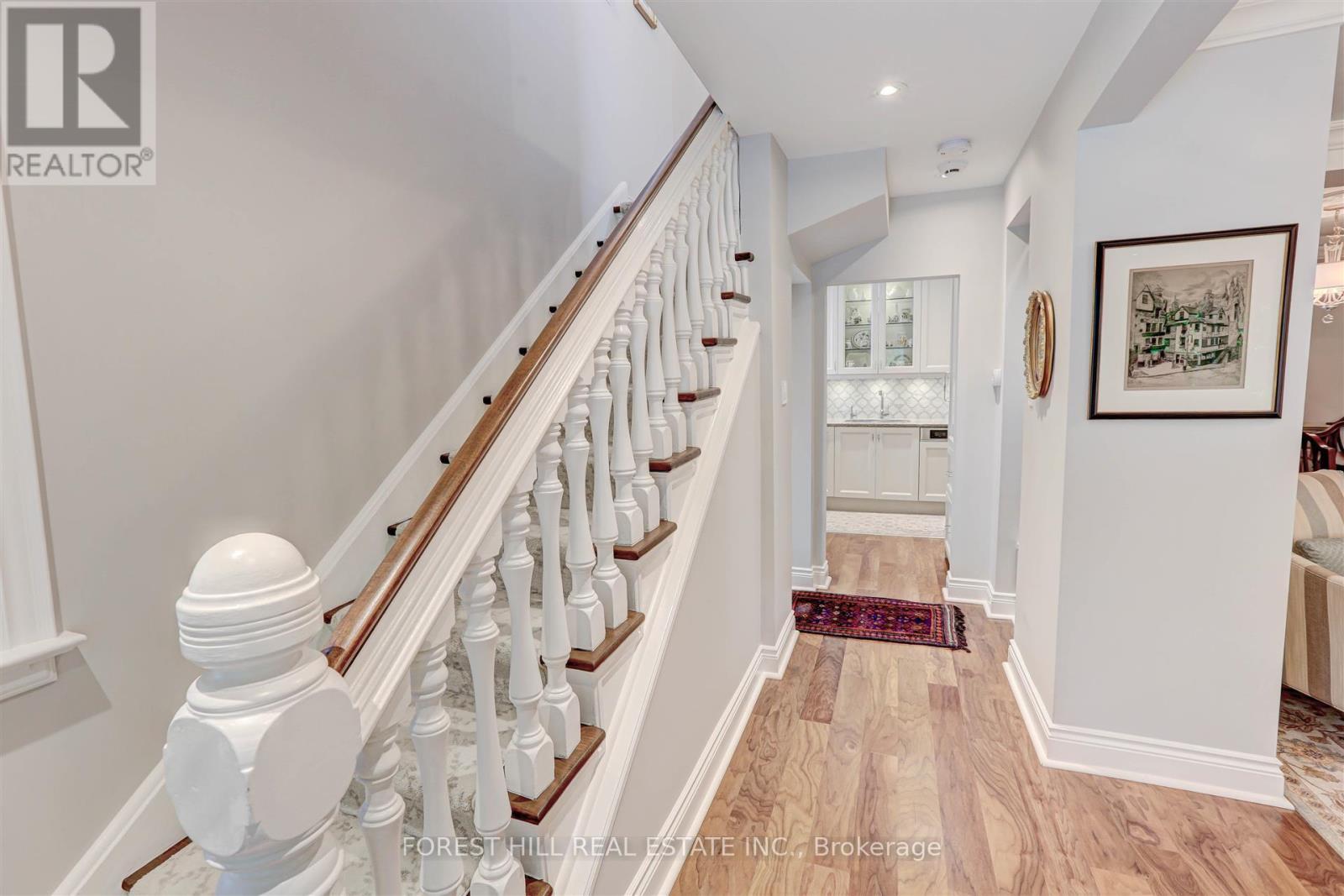












465 SPADINA ROAD

,
Toronto (Forest Hill South),




Ontario
M5P2W5

