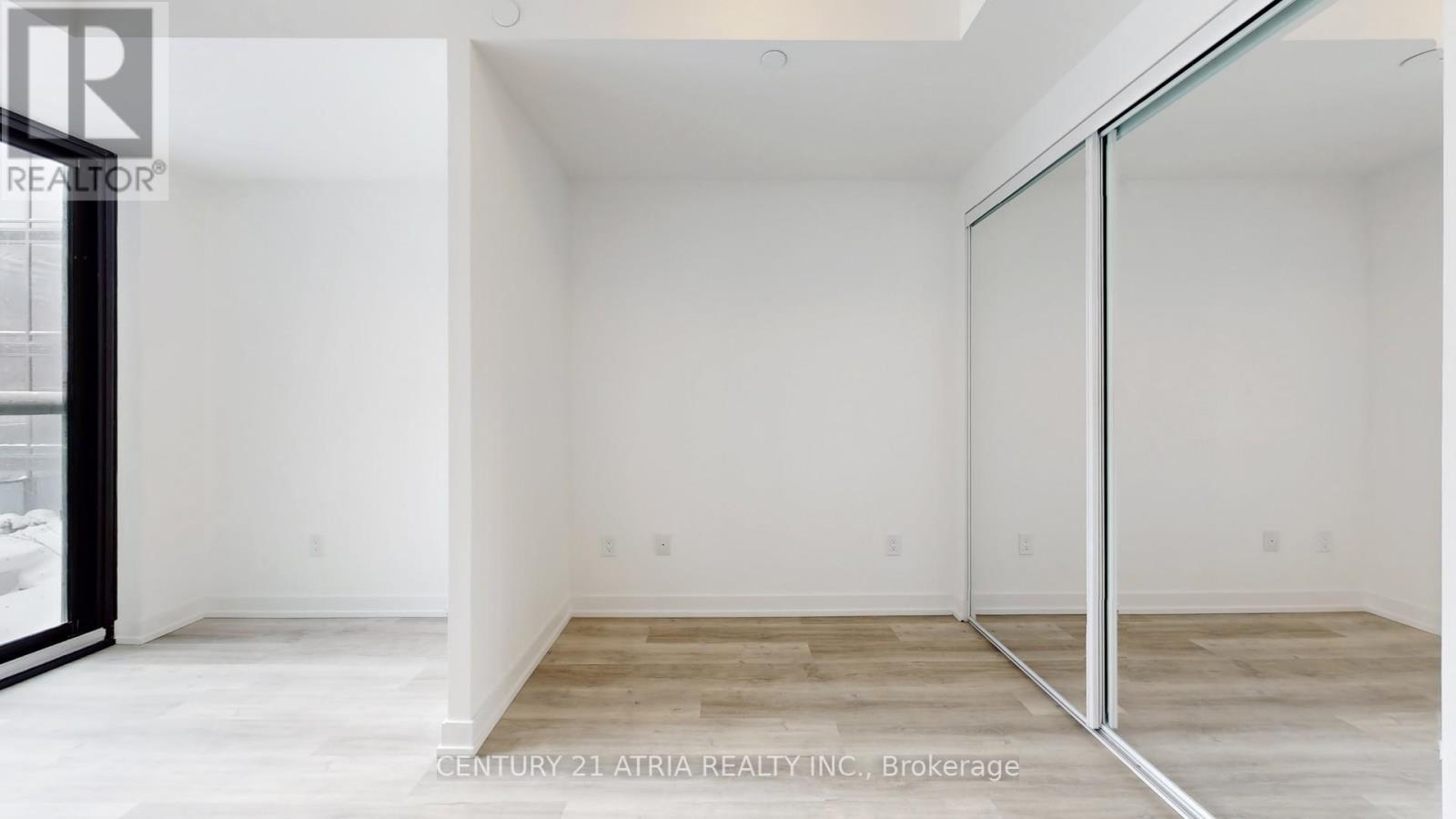 












343 - 28 EASTERN AVENUE

,
Toronto (Moss Park),




Ontario
M5A0Y2

