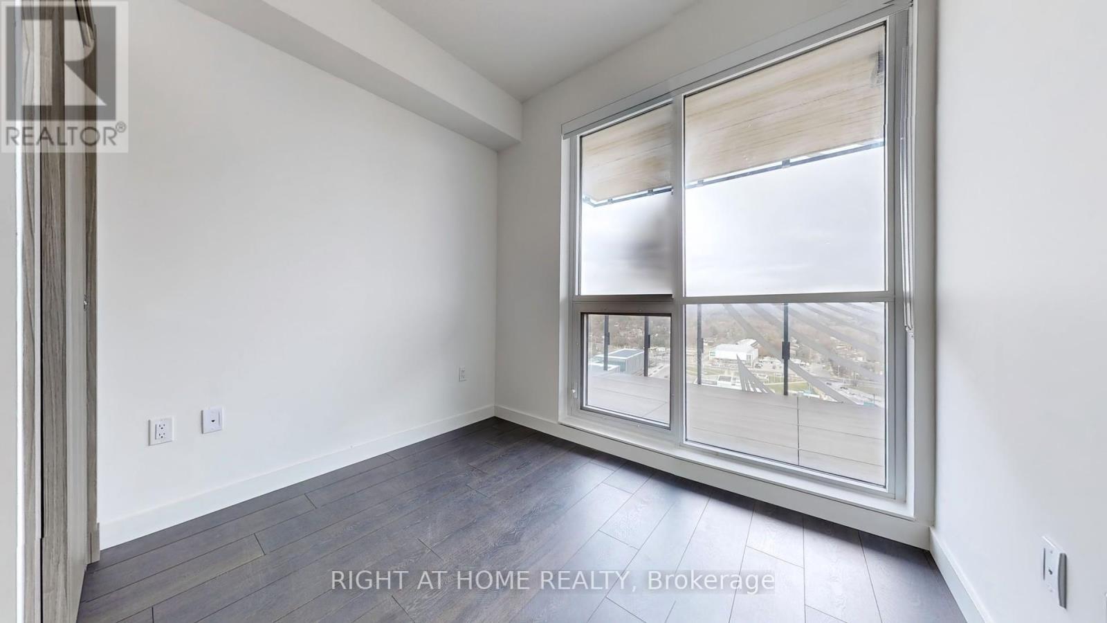 












2307 - 27 MCMAHON DRIVE

,
Toronto (Bayview Village),




Ontario
M2K0J2

