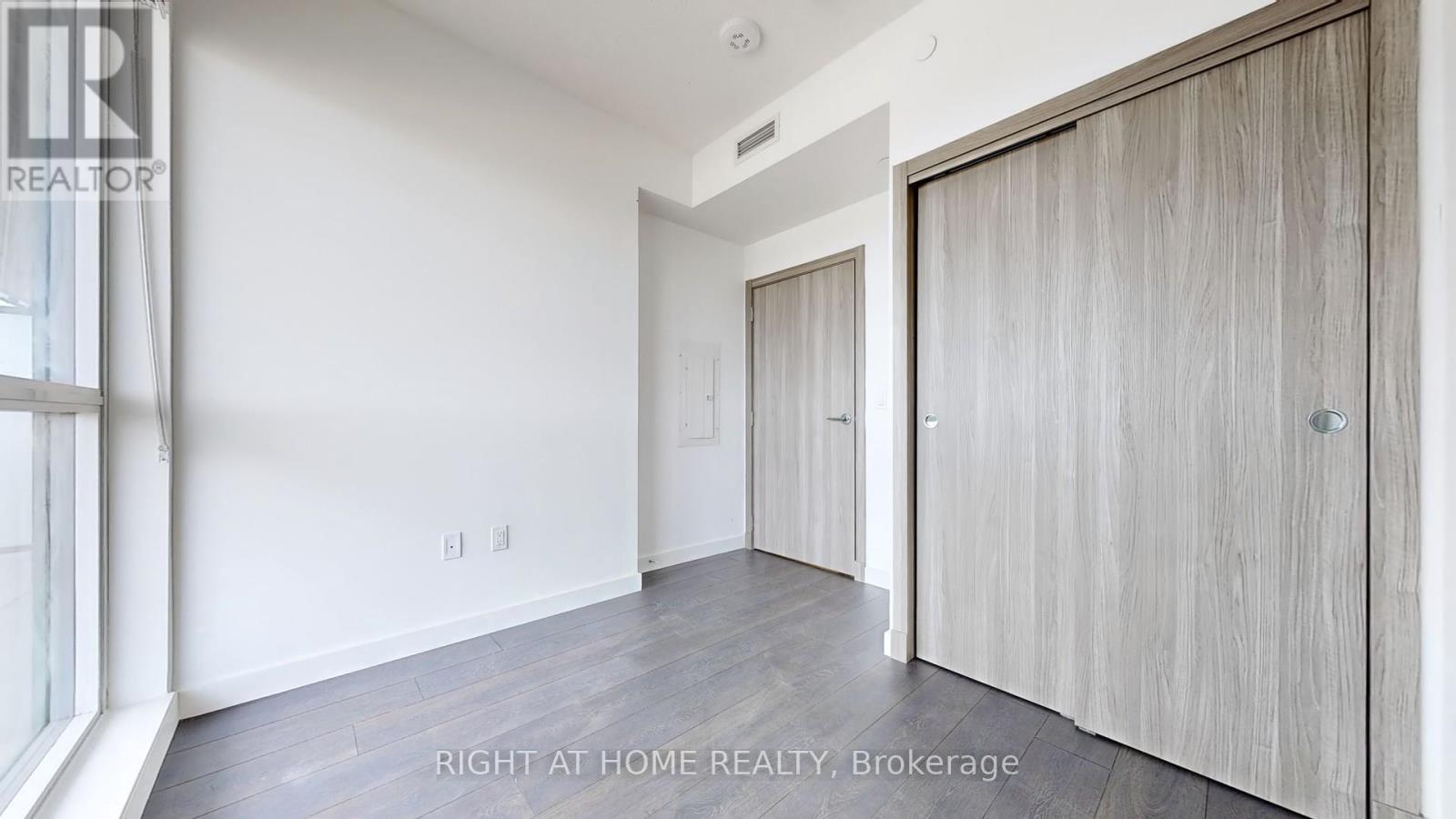 












2307 - 27 MCMAHON DRIVE

,
Toronto (Bayview Village),




Ontario
M2K0J2

