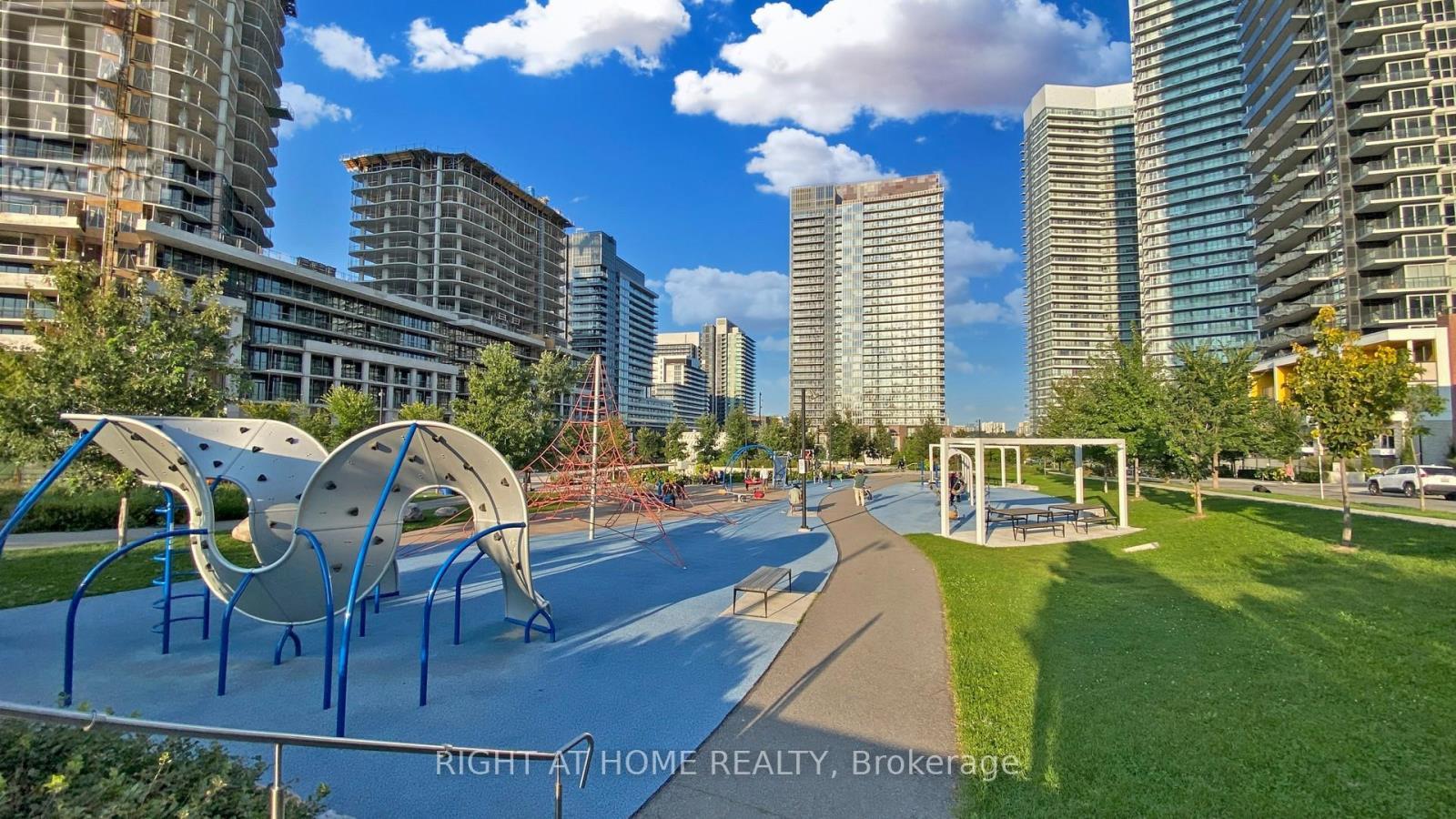












2307 - 27 MCMAHON DRIVE

,
Toronto (Bayview Village),




Ontario
M2K0J2

