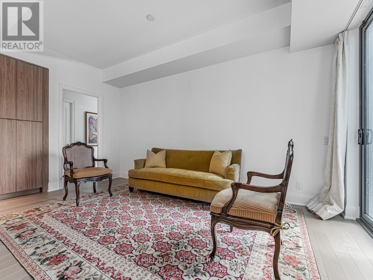 












201 - 280 HOWLAND AVENUE

,
Toronto (Annex),




Ontario
M5R0C3

