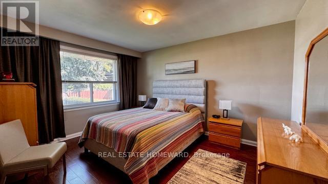 












12 KENEWEN COURT

,
Toronto (Victoria Village),




Ontario
M4A1R8

