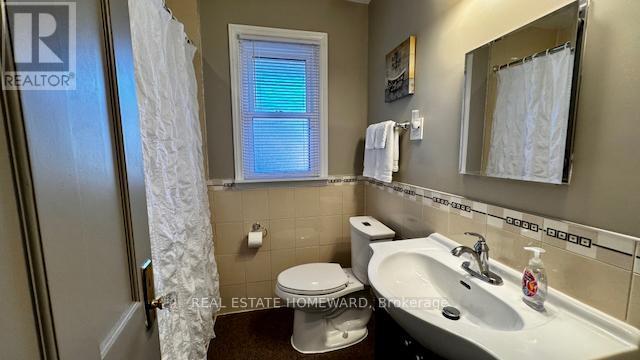 












12 KENEWEN COURT

,
Toronto (Victoria Village),




Ontario
M4A1R8

