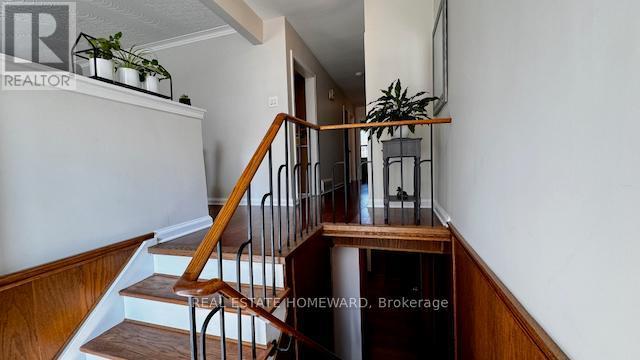 












12 KENEWEN COURT

,
Toronto (Victoria Village),




Ontario
M4A1R8

