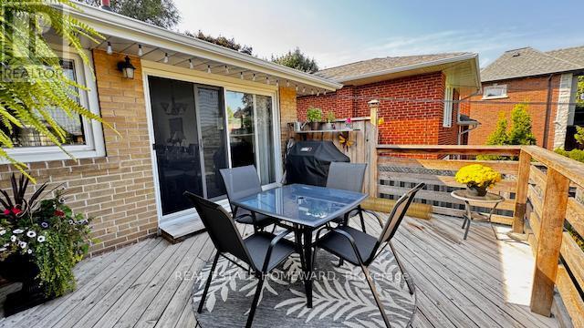 












12 KENEWEN COURT

,
Toronto (Victoria Village),




Ontario
M4A1R8

