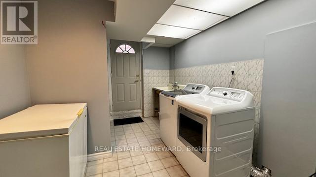 












12 KENEWEN COURT

,
Toronto (Victoria Village),




Ontario
M4A1R8

