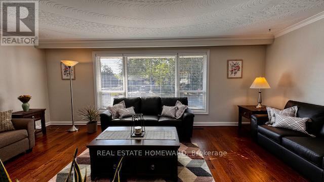 












12 KENEWEN COURT

,
Toronto (Victoria Village),




Ontario
M4A1R8

