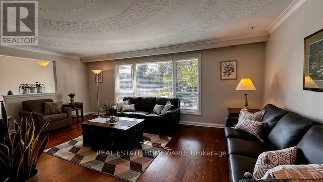 












12 KENEWEN COURT

,
Toronto (Victoria Village),




Ontario
M4A1R8

