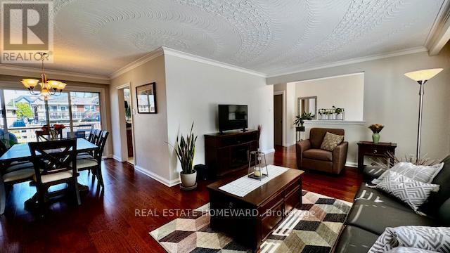 












12 KENEWEN COURT

,
Toronto (Victoria Village),




Ontario
M4A1R8

