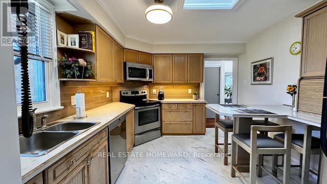 












12 KENEWEN COURT

,
Toronto (Victoria Village),




Ontario
M4A1R8

