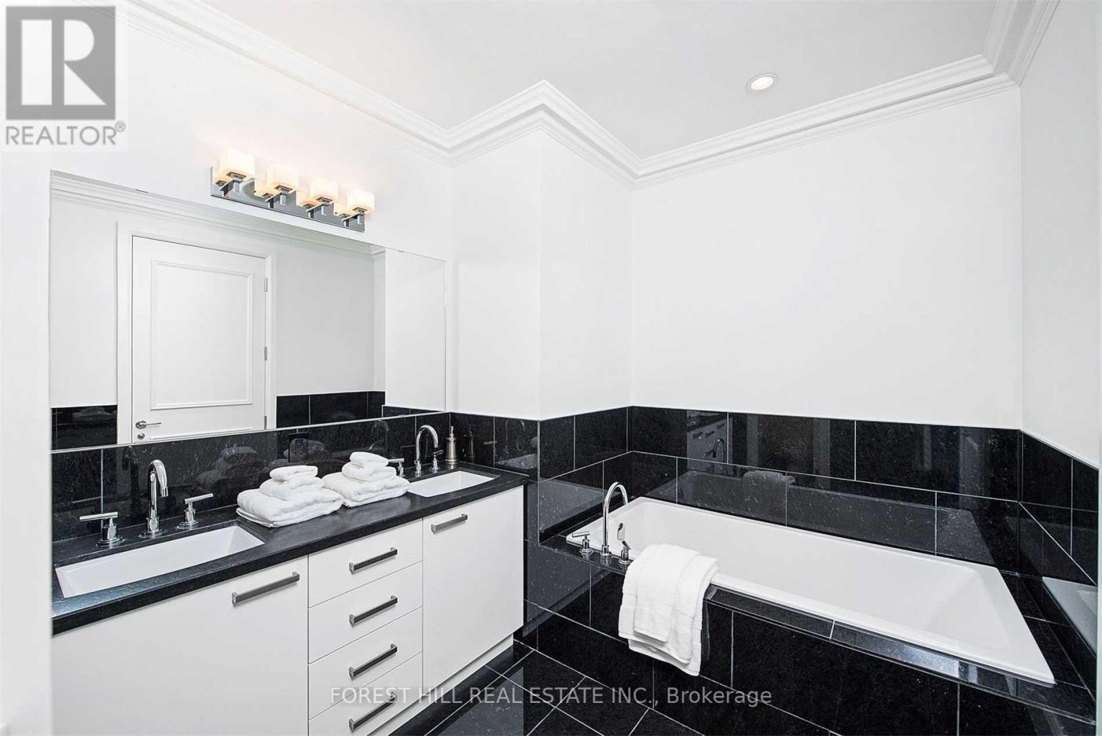 












4202 - 311 BAY STREET

,
Toronto (Bay Street Corridor),




Ontario
M5H4G5

