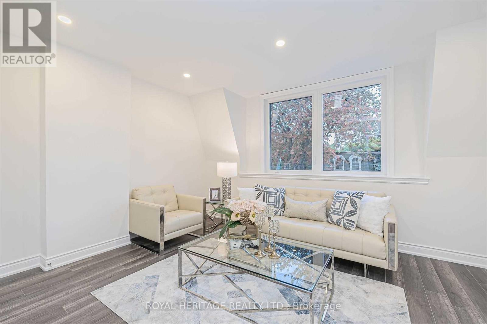 












66A BELLEVUE AVENUE

,
Toronto (Kensington-Chinatown),




Ontario
M5T2N4

