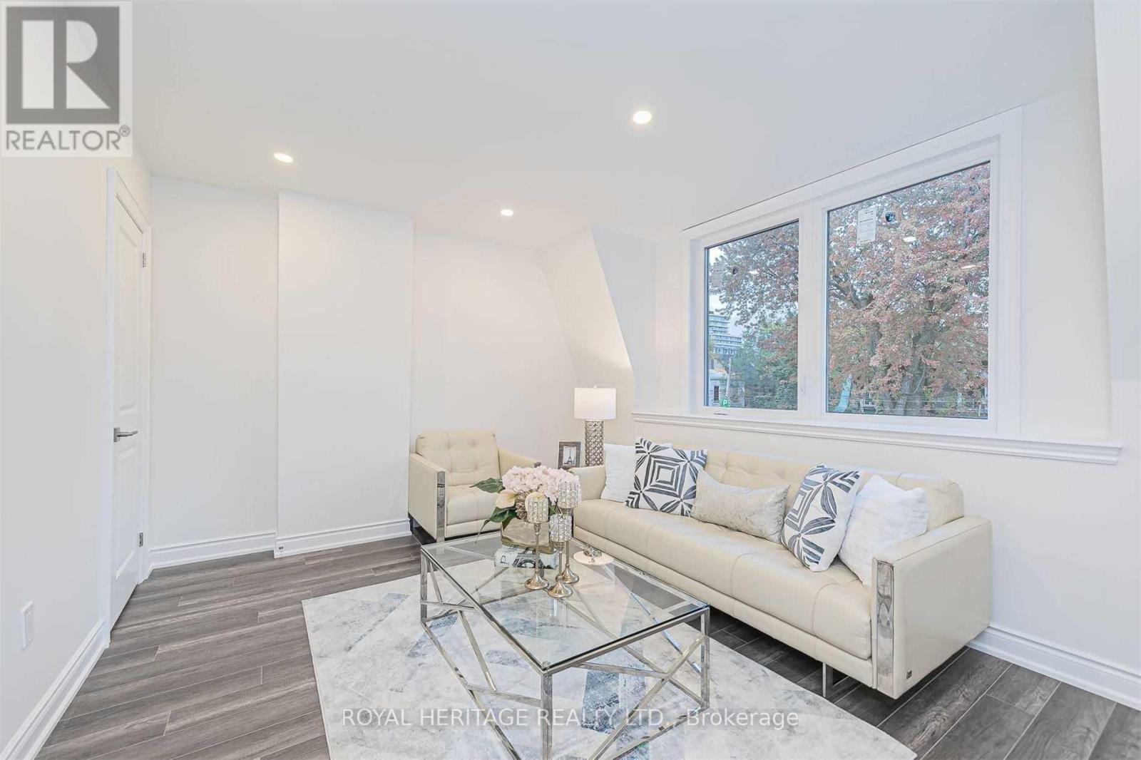 












66A BELLEVUE AVENUE

,
Toronto (Kensington-Chinatown),




Ontario
M5T2N4

