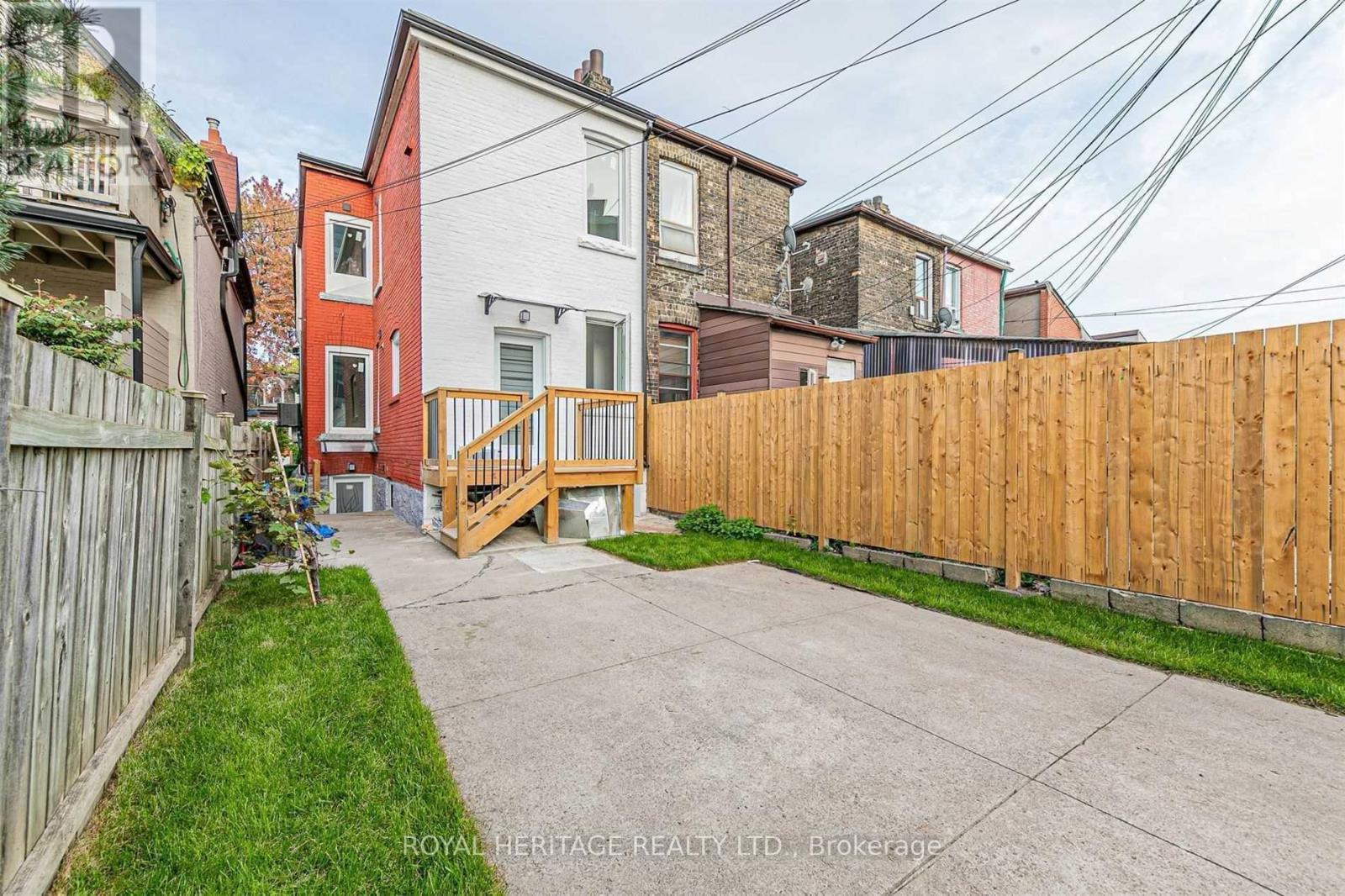 












66A BELLEVUE AVENUE

,
Toronto (Kensington-Chinatown),




Ontario
M5T2N4

