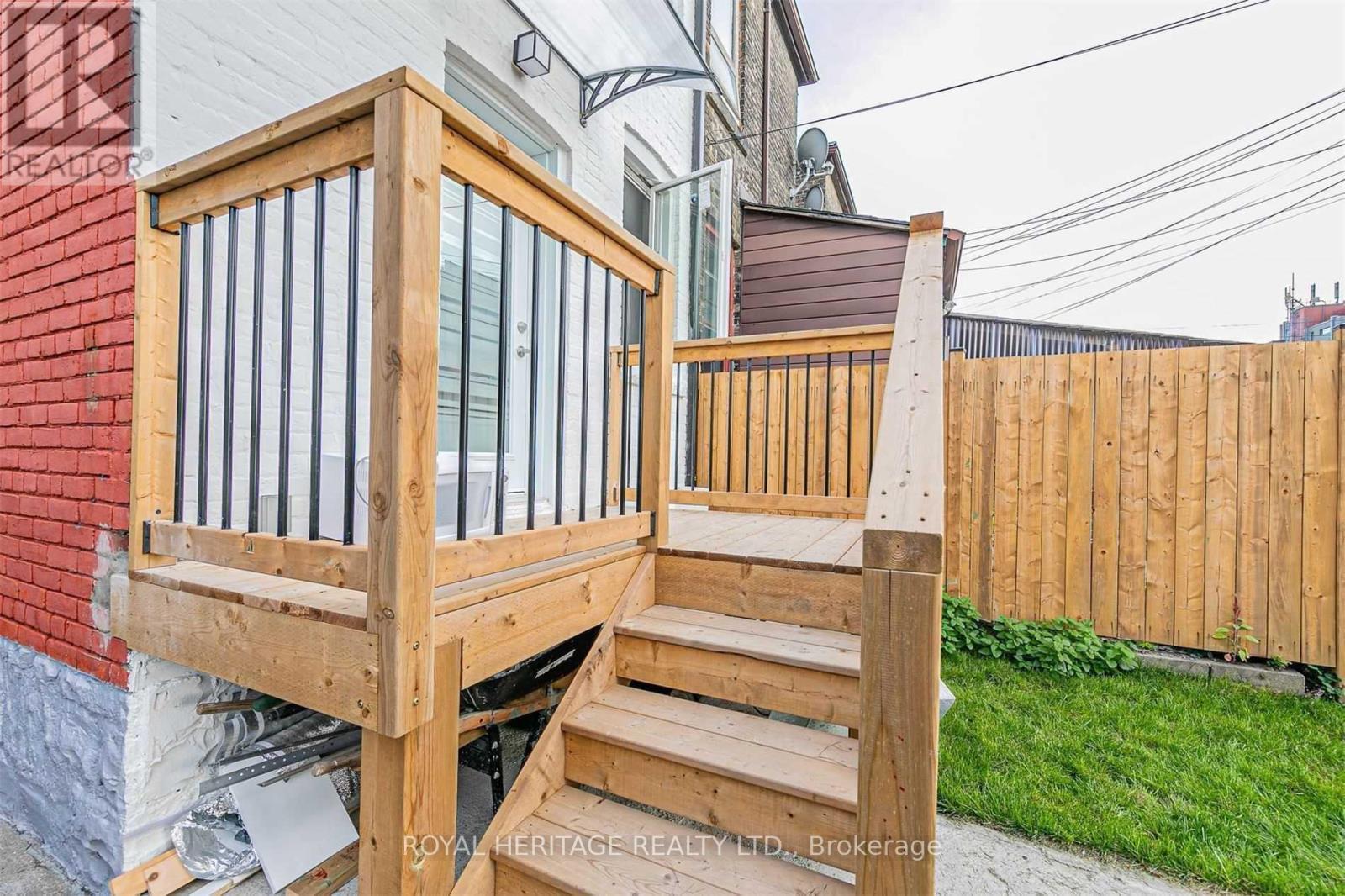 












66A BELLEVUE AVENUE

,
Toronto (Kensington-Chinatown),




Ontario
M5T2N4

