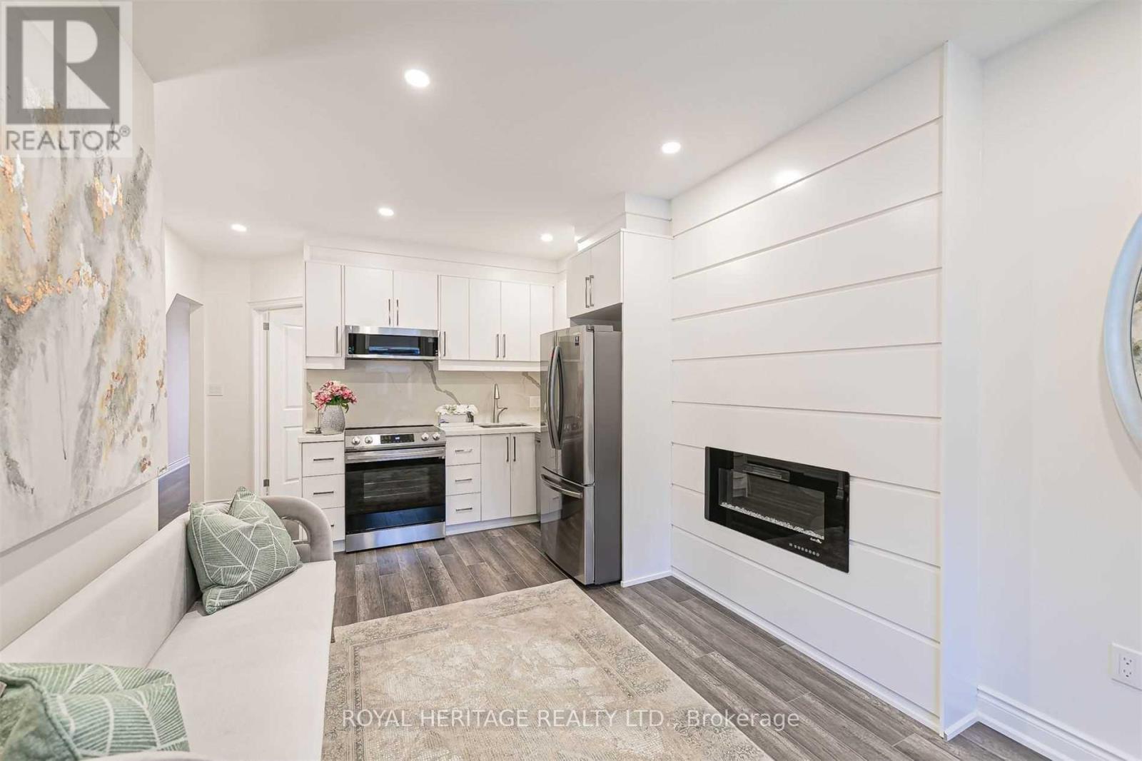 












66A BELLEVUE AVENUE

,
Toronto (Kensington-Chinatown),




Ontario
M5T2N4

