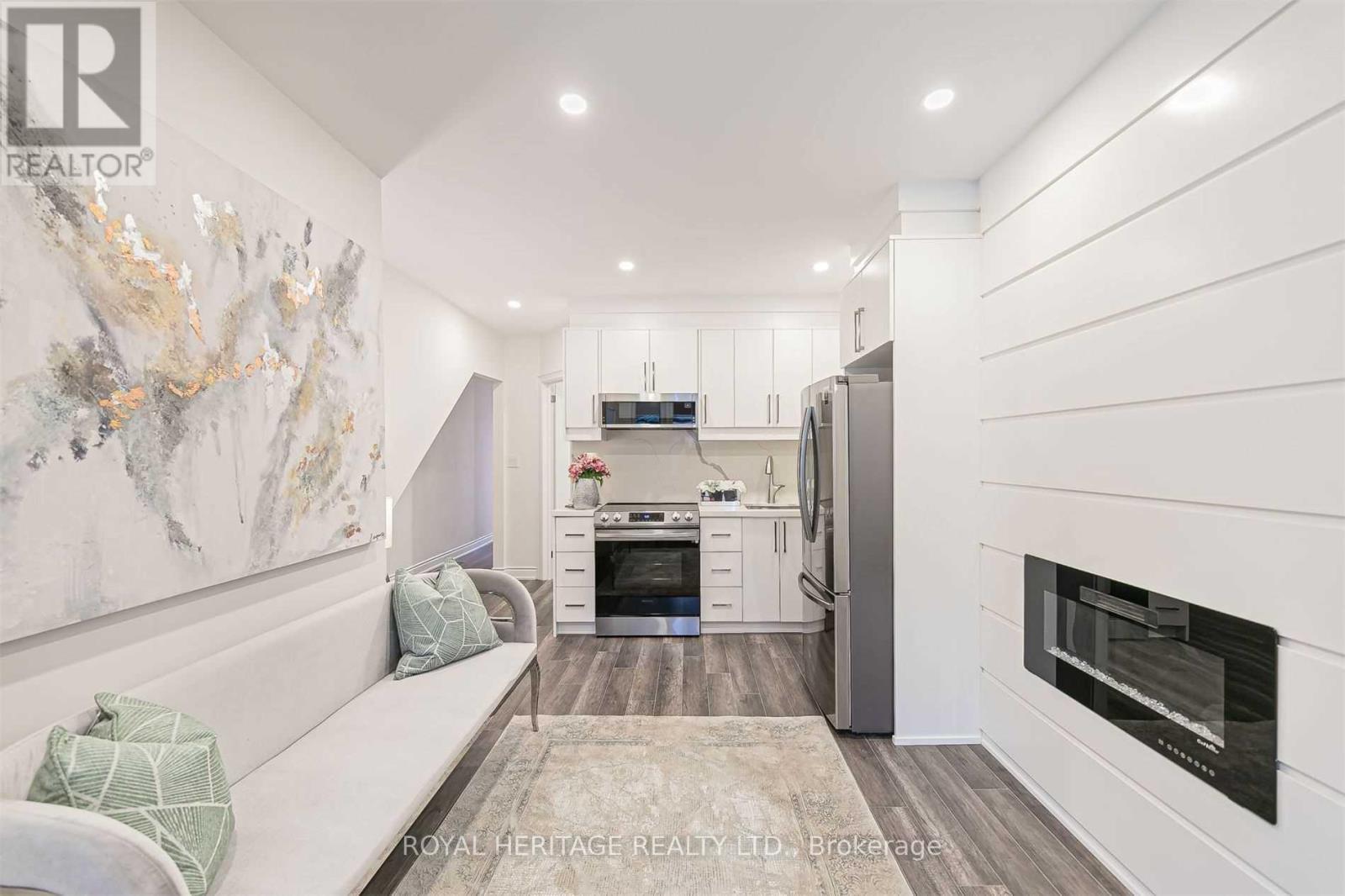 












66A BELLEVUE AVENUE

,
Toronto (Kensington-Chinatown),




Ontario
M5T2N4

