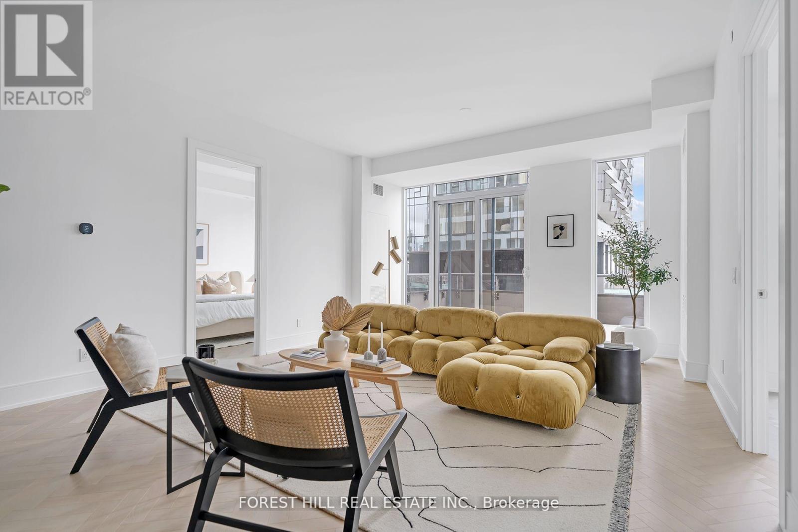 












707 - 455 WELLINGTON STREET W

,
Toronto (Waterfront Communities),




Ontario
M5V0V8

