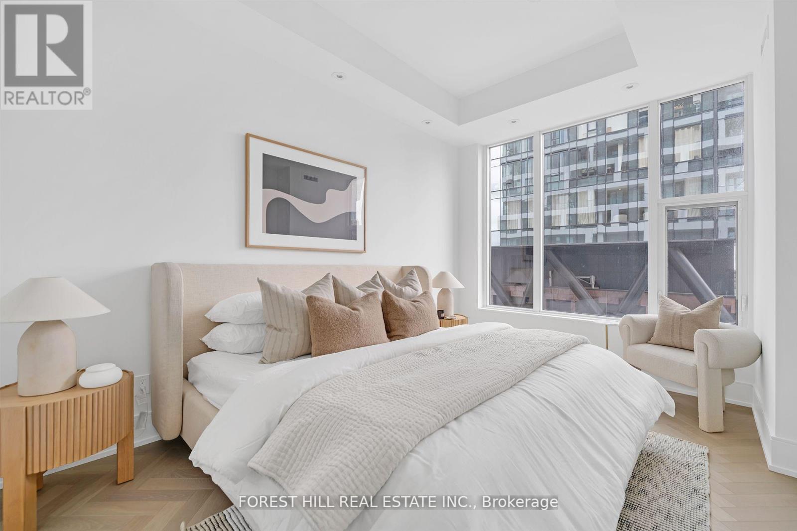 












707 - 455 WELLINGTON STREET W

,
Toronto (Waterfront Communities),




Ontario
M5V0V8

