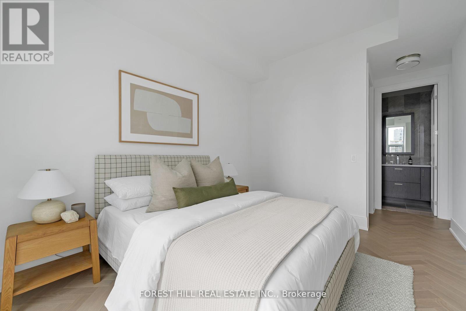 












707 - 455 WELLINGTON STREET W

,
Toronto (Waterfront Communities),




Ontario
M5V0V8

