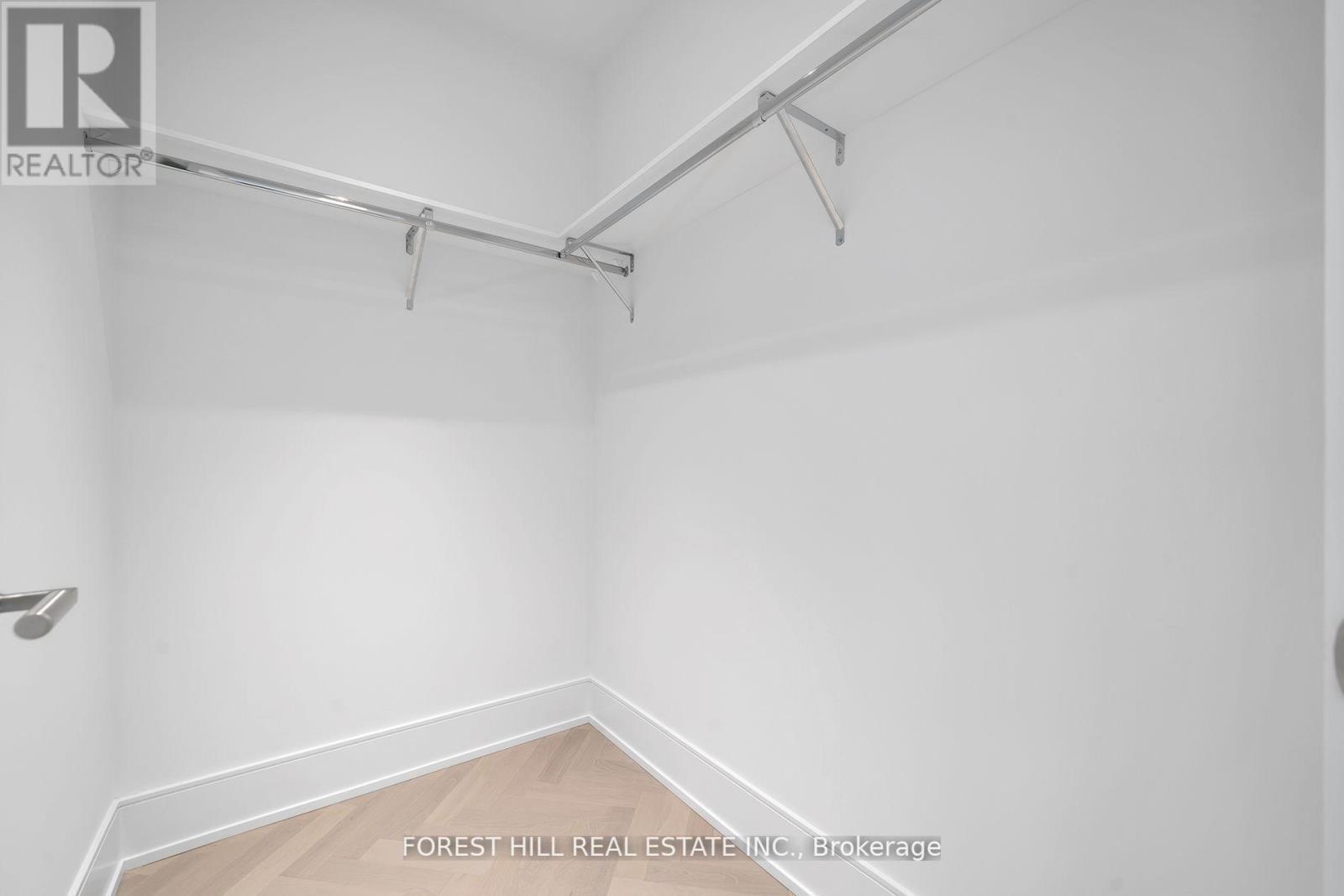 












707 - 455 WELLINGTON STREET W

,
Toronto (Waterfront Communities),




Ontario
M5V0V8

