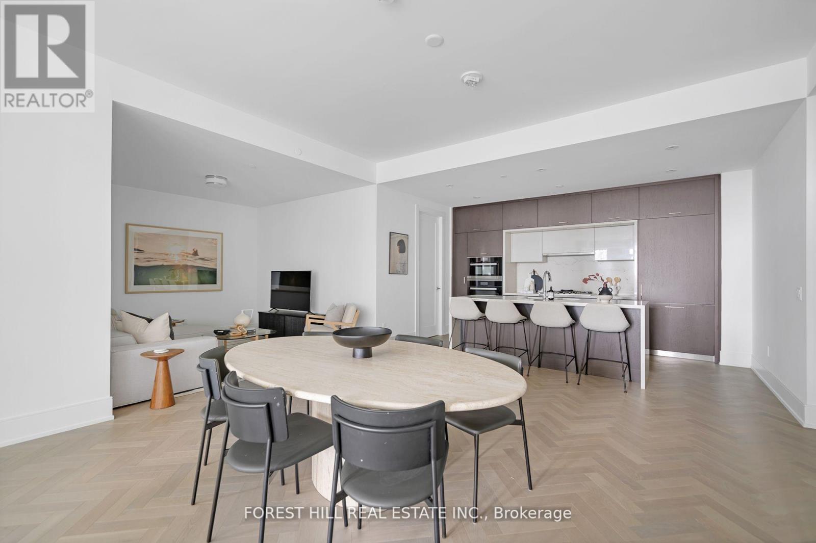 












707 - 455 WELLINGTON STREET W

,
Toronto (Waterfront Communities),




Ontario
M5V0V8

