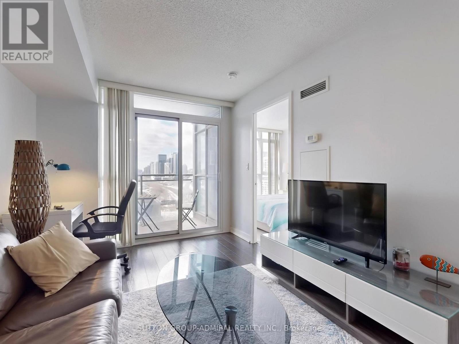 












1710 - 21 ICEBOAT TERRACE

,
Toronto (Waterfront Communities),




Ontario
M5V4A5

