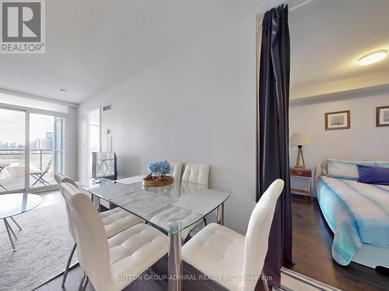 












1710 - 21 ICEBOAT TERRACE

,
Toronto (Waterfront Communities),




Ontario
M5V4A5

