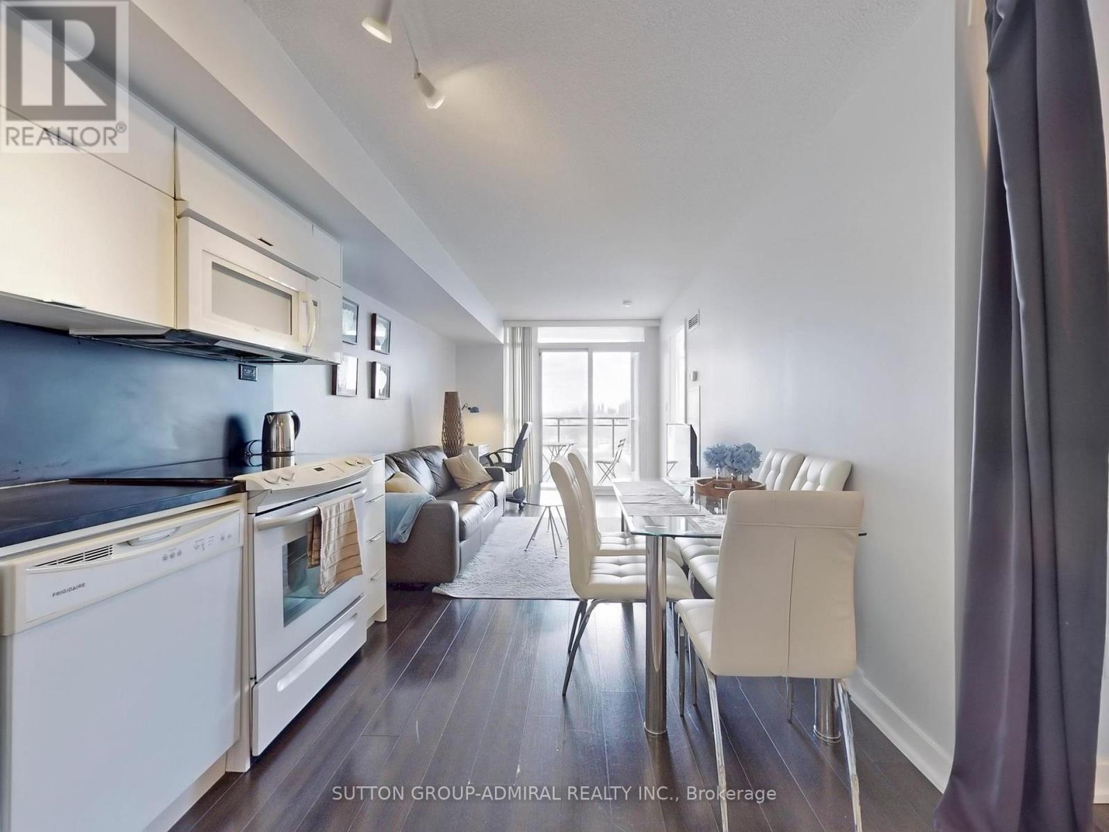 












1710 - 21 ICEBOAT TERRACE

,
Toronto (Waterfront Communities),




Ontario
M5V4A5

