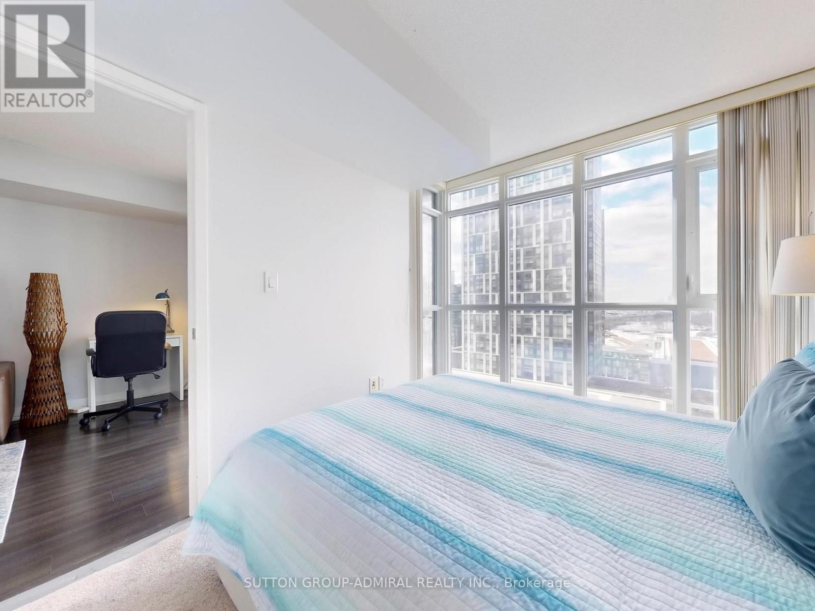 












1710 - 21 ICEBOAT TERRACE

,
Toronto (Waterfront Communities),




Ontario
M5V4A5

