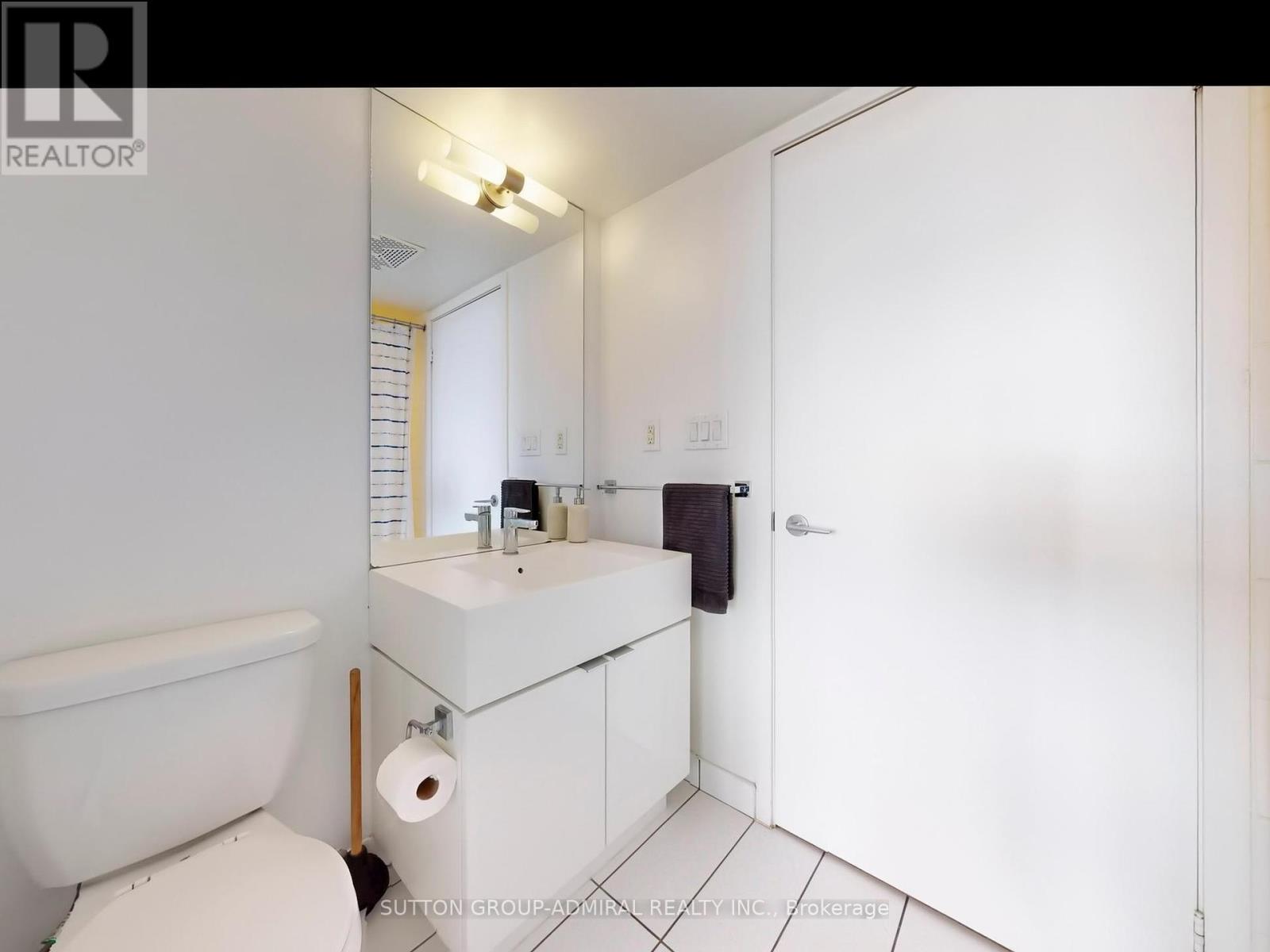 












1710 - 21 ICEBOAT TERRACE

,
Toronto (Waterfront Communities),




Ontario
M5V4A5


