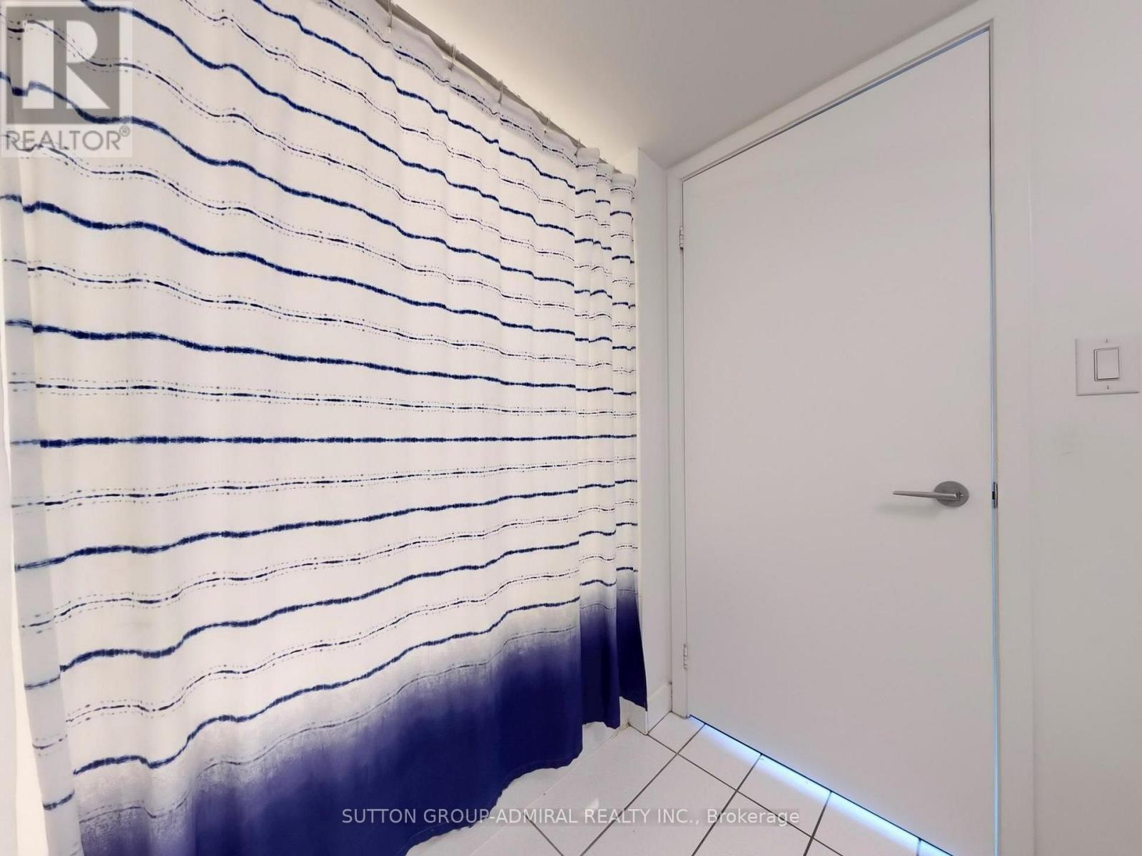 












1710 - 21 ICEBOAT TERRACE

,
Toronto (Waterfront Communities),




Ontario
M5V4A5

