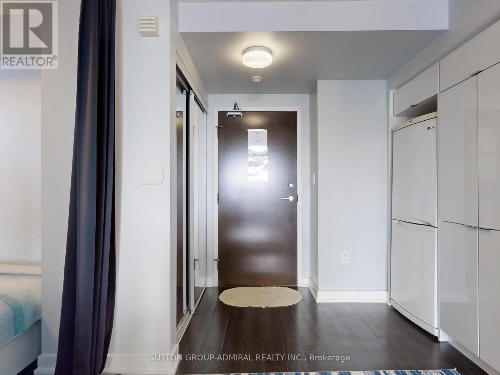 












1710 - 21 ICEBOAT TERRACE

,
Toronto (Waterfront Communities),




Ontario
M5V4A5

