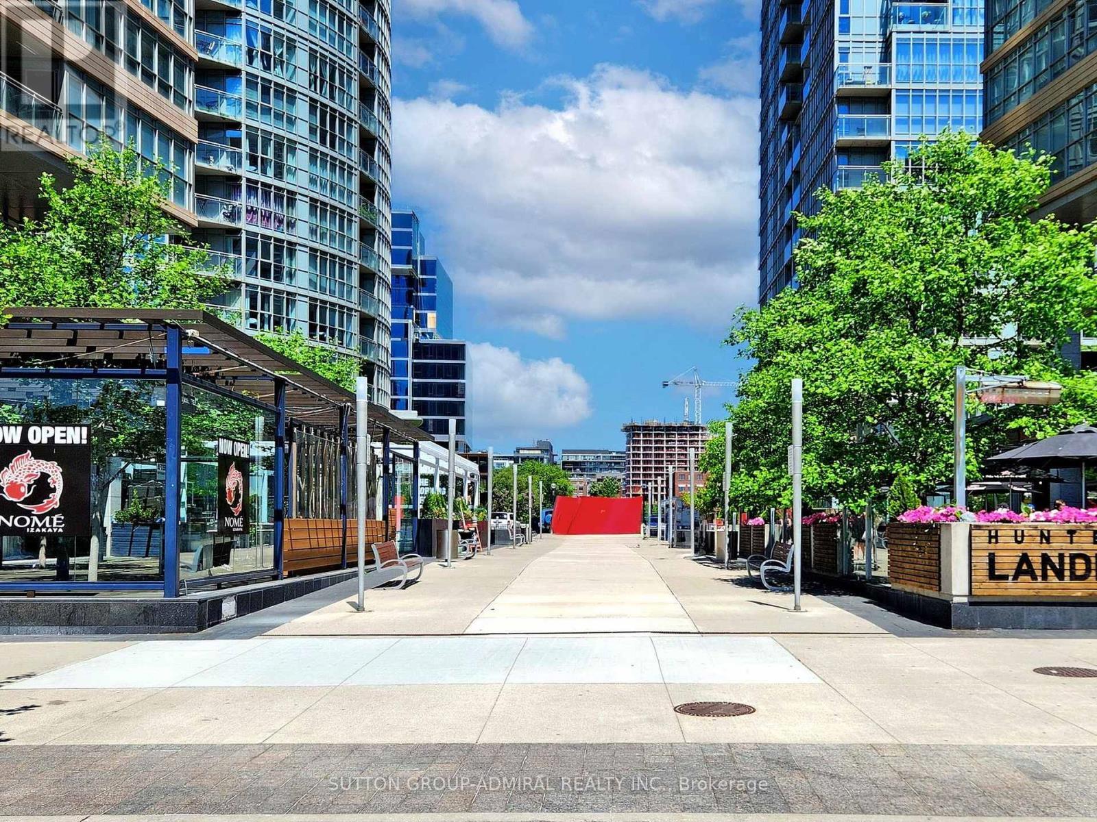 












1710 - 21 ICEBOAT TERRACE

,
Toronto (Waterfront Communities),




Ontario
M5V4A5

