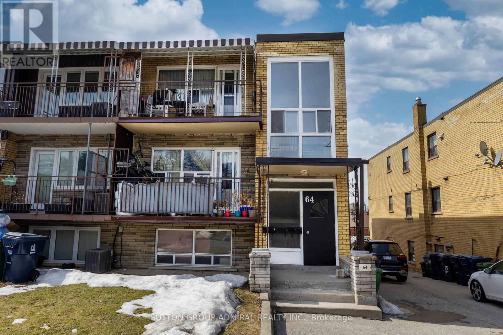 












64 GARTHDALE COURT

,
Toronto (Bathurst Manor),




Ontario
M3H5P9

