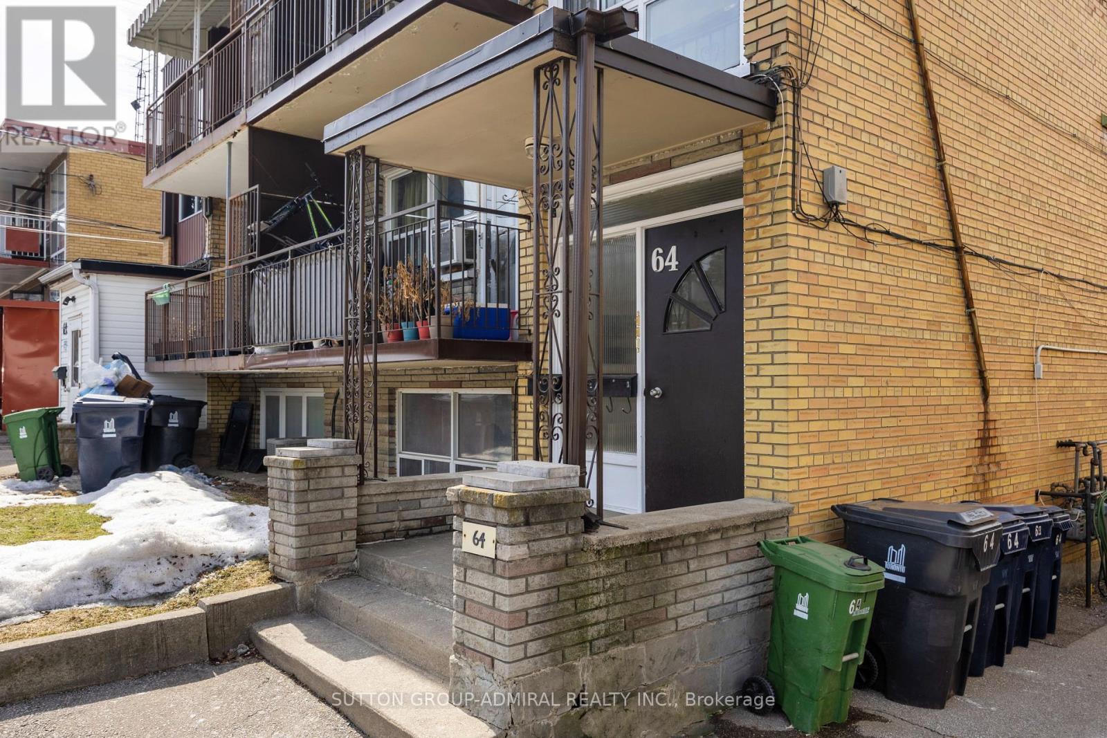 












64 GARTHDALE COURT

,
Toronto (Bathurst Manor),




Ontario
M3H5P9

