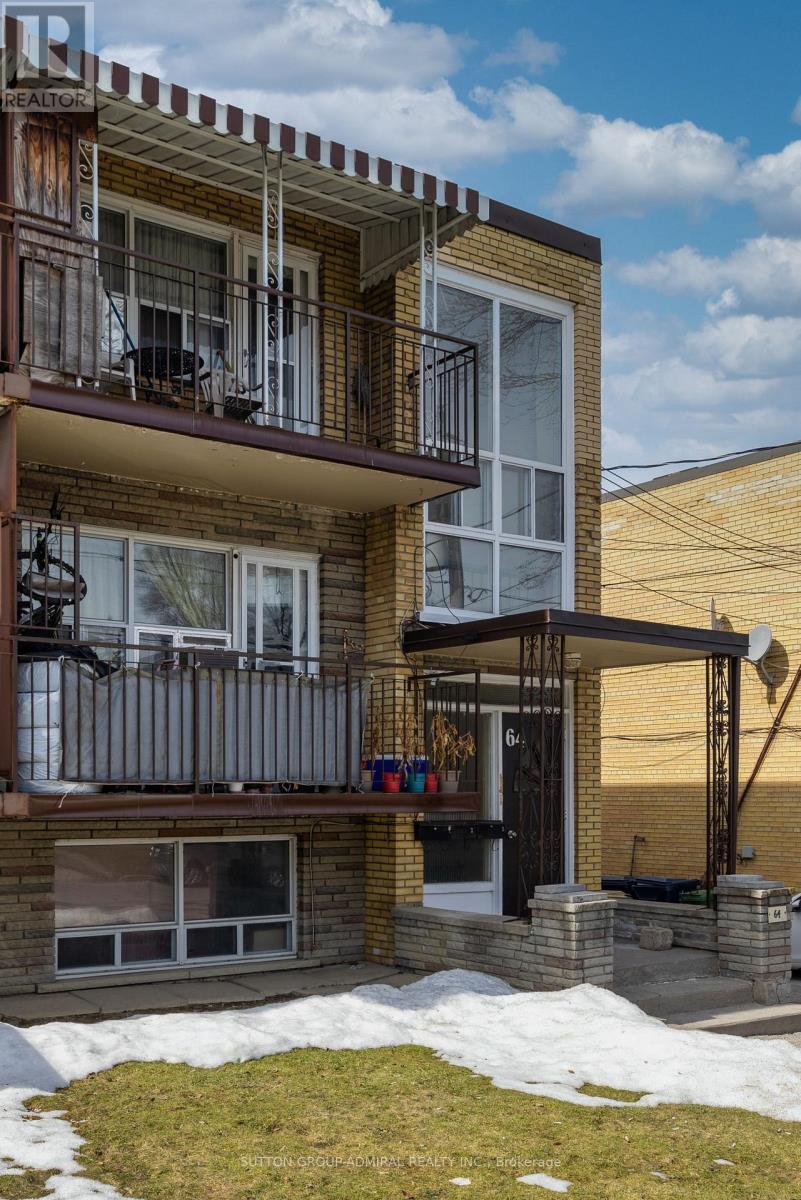 












64 GARTHDALE COURT

,
Toronto (Bathurst Manor),




Ontario
M3H5P9

