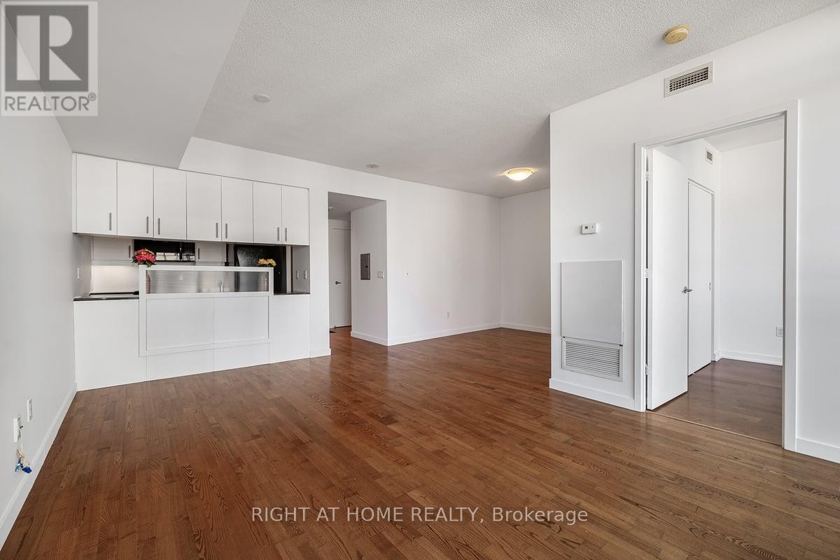 












2104 - 281 MUTUAL STREET

,
Toronto (Church-Yonge Corridor),




Ontario
M4Y3C4

